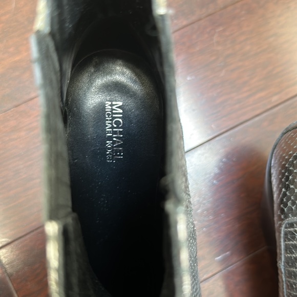 Beautiful like new Michael Michael Kors ankle boots! - Picture 2 of 3